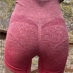 Seamless Scrunch Butt High Waist Gym Shorts Pink Ombre Size S